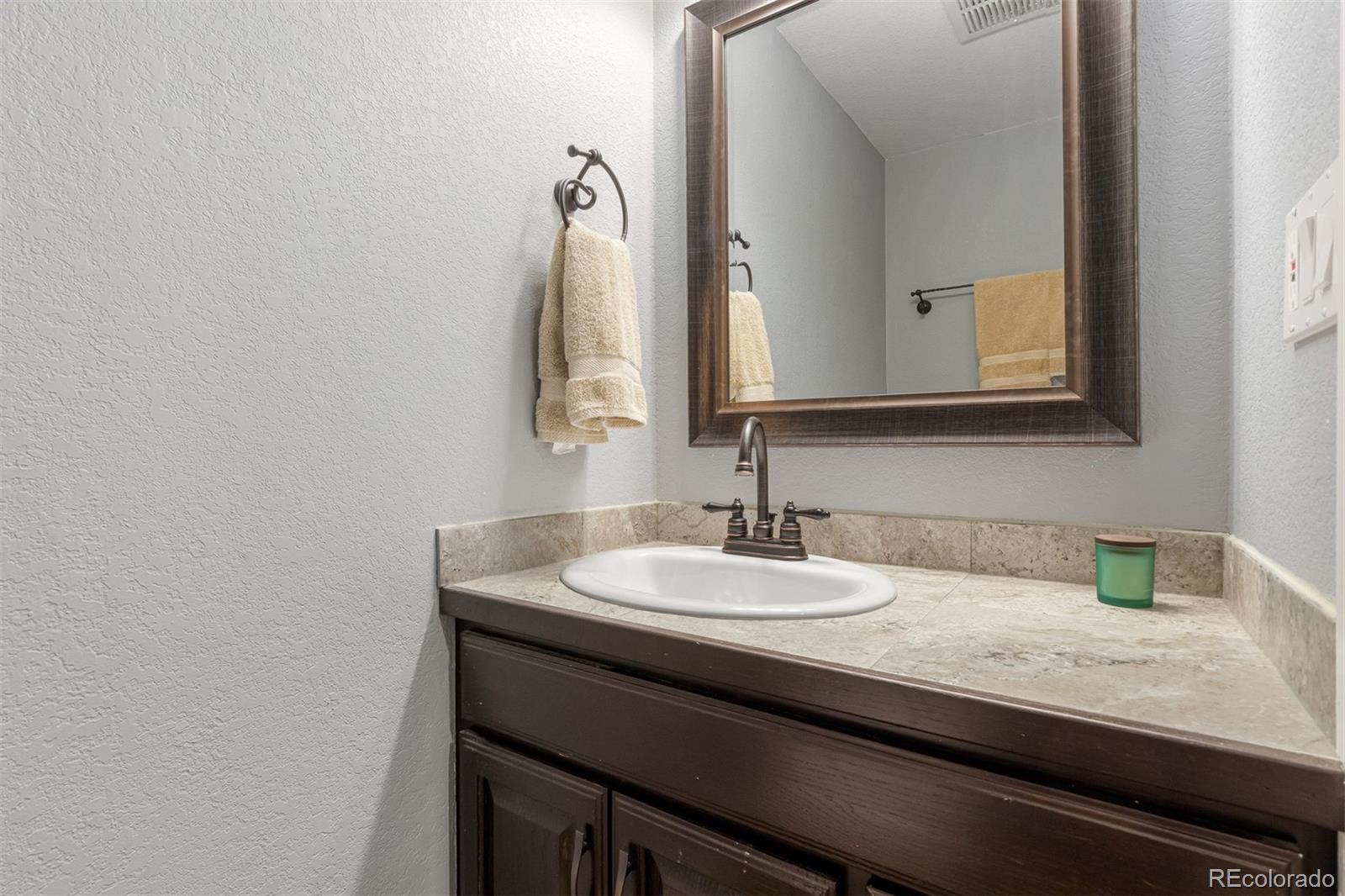 MLS Image #19 for 10124 e jewell avenue,aurora, Colorado