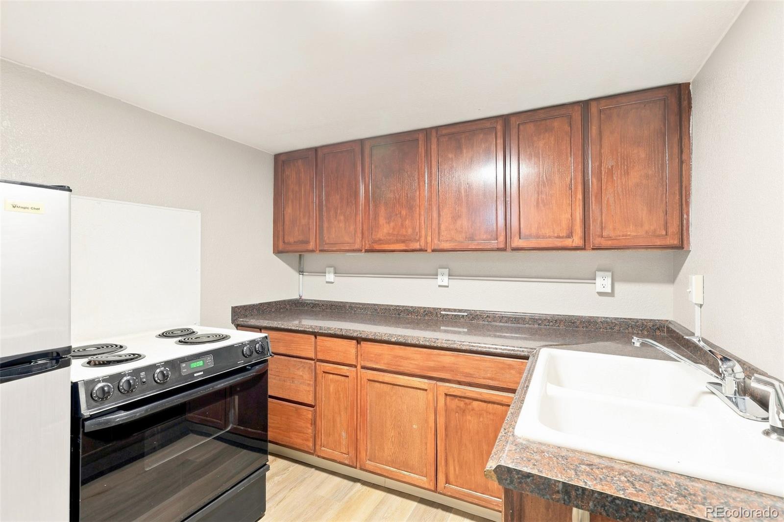 MLS Image #4 for 1945  oakland street,aurora, Colorado
