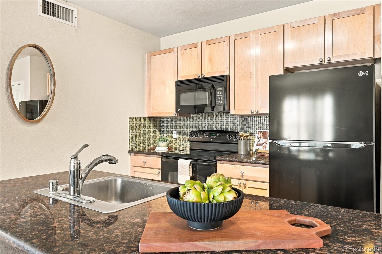 MLS Image #11 for 1623  saint paul street,denver, Colorado