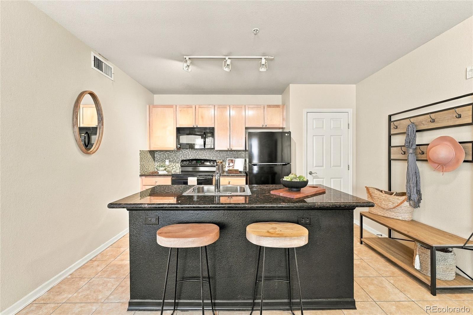 MLS Image #12 for 1623  saint paul street,denver, Colorado