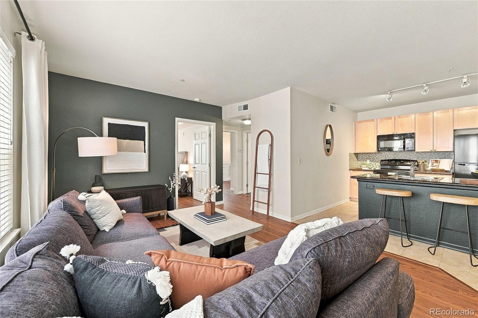 MLS Image #18 for 1623  saint paul street,denver, Colorado