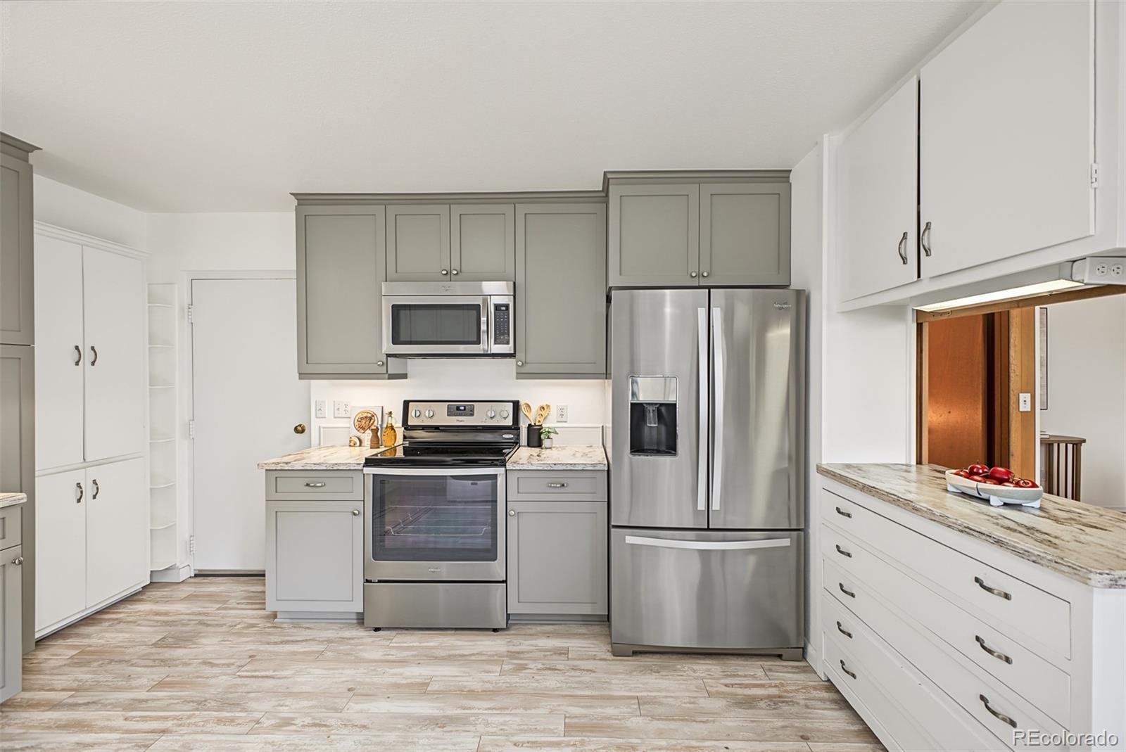 MLS Image #11 for 2555  queen street,denver, Colorado