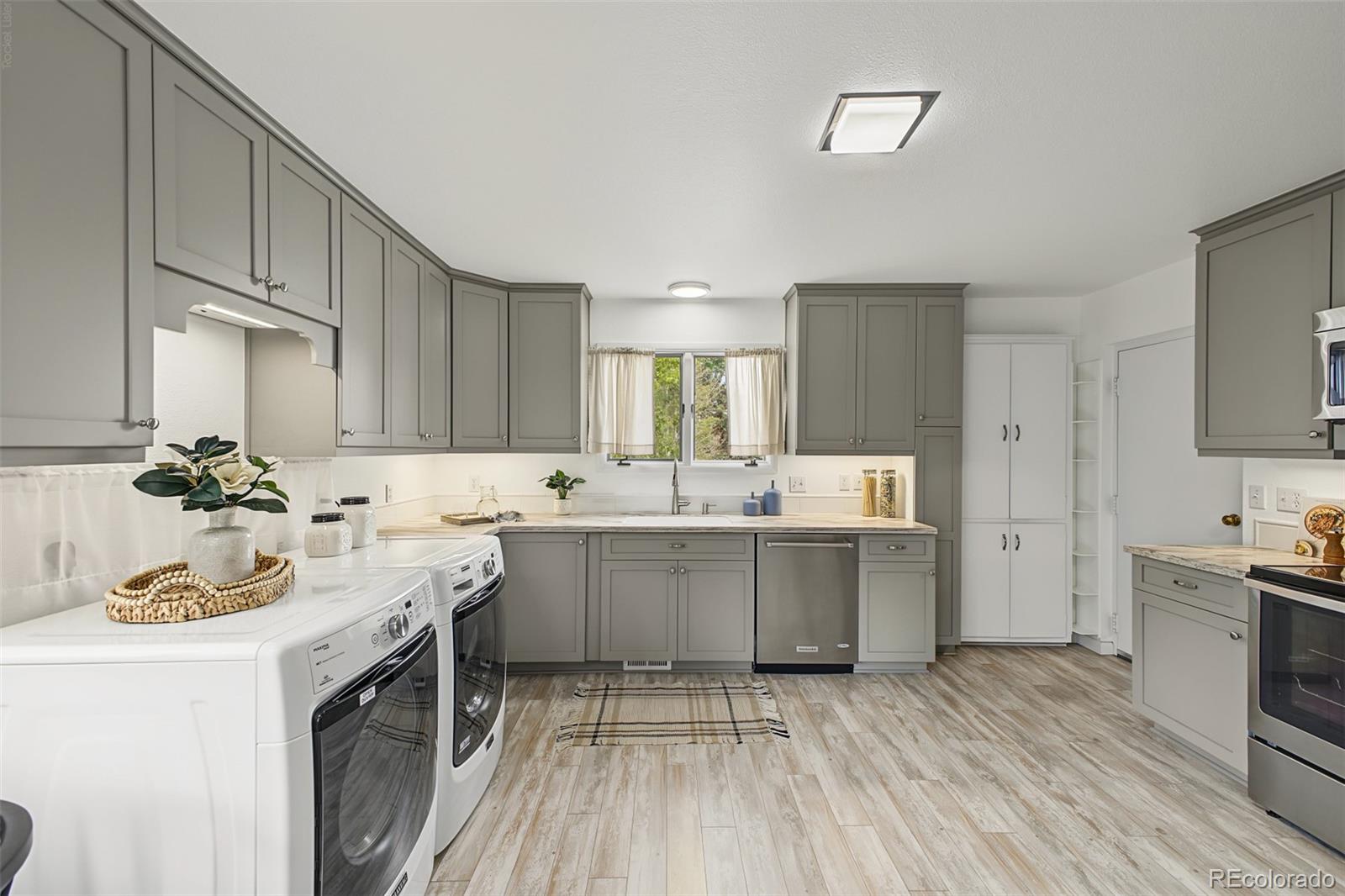 MLS Image #9 for 2555  queen street,denver, Colorado