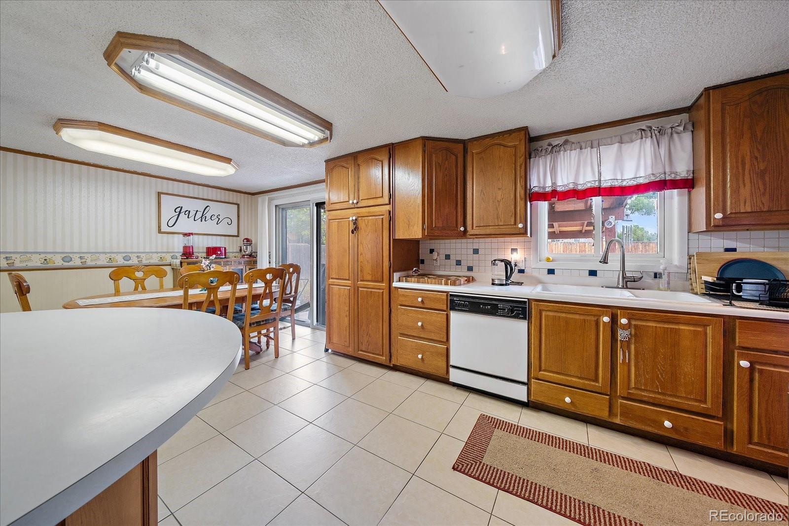 MLS Image #8 for 1021 e 83rd place,denver, Colorado