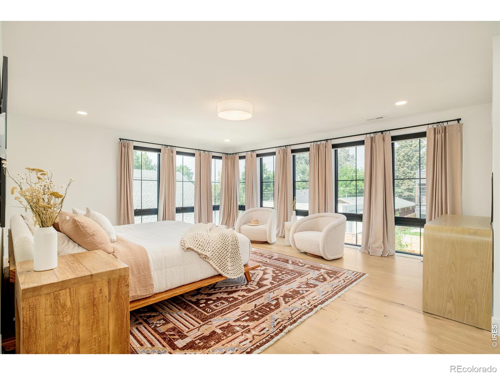 MLS Image #13 for 2485  oak street,denver, Colorado