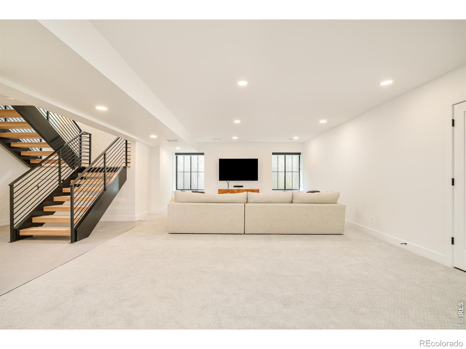 MLS Image #29 for 2485  oak street,denver, Colorado