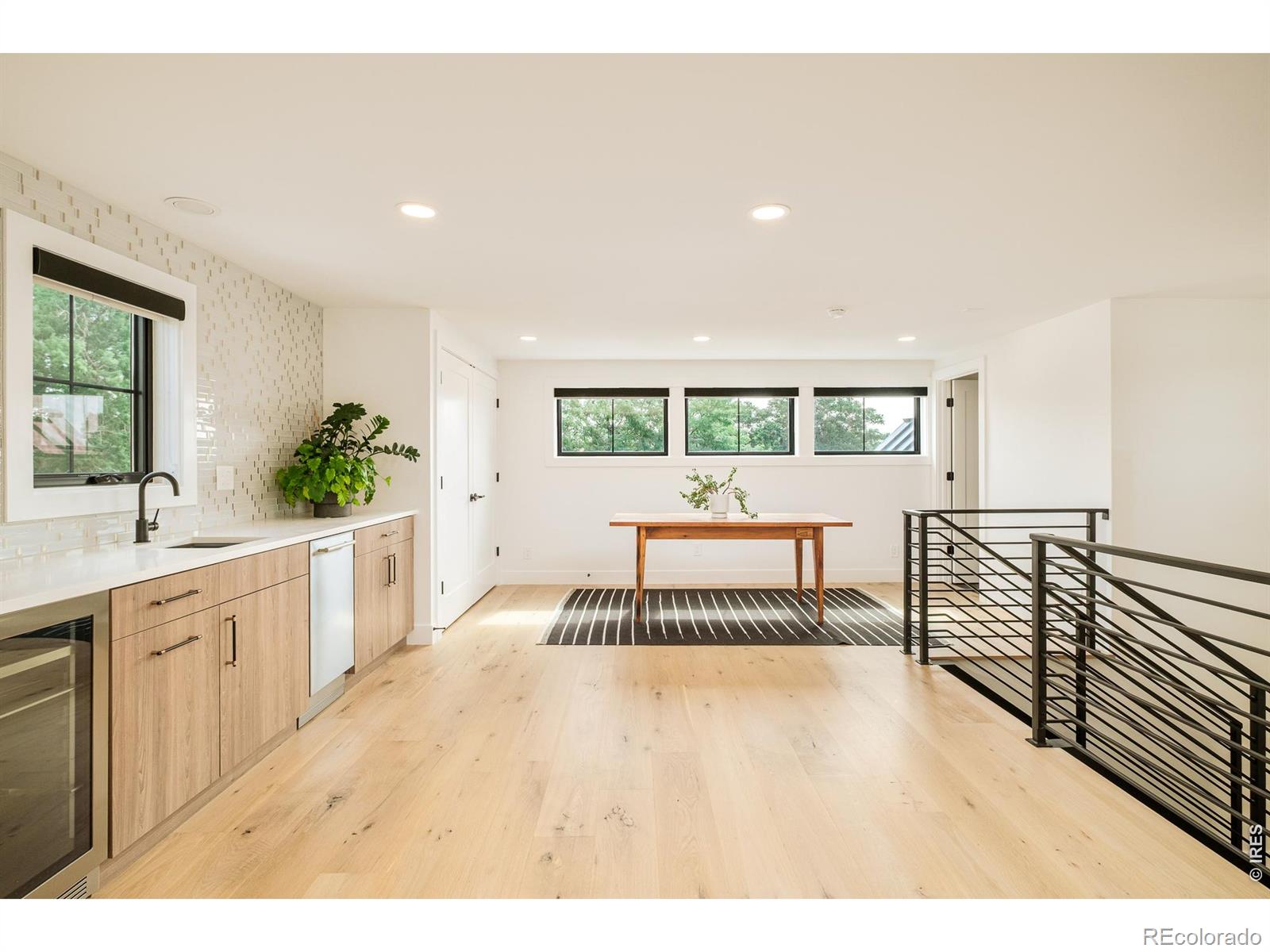 MLS Image #33 for 2485  oak street,denver, Colorado