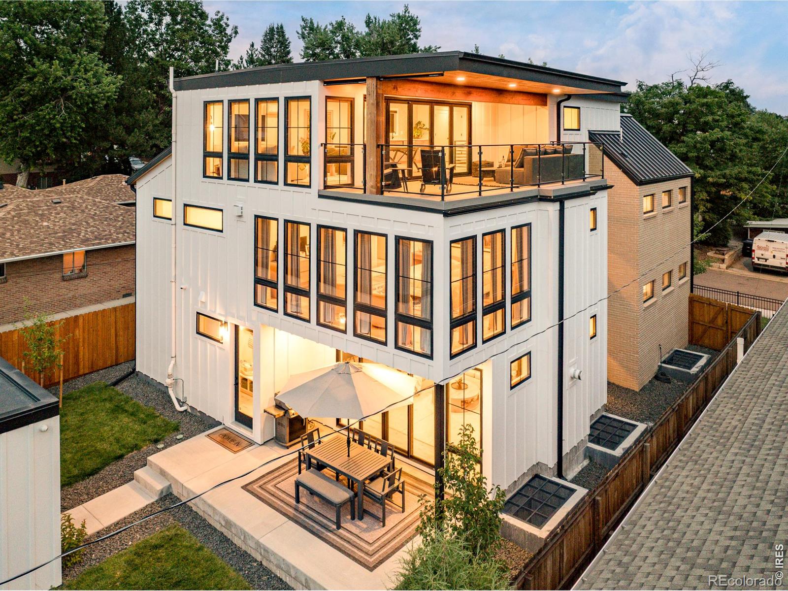 MLS Image #39 for 2485  oak street,denver, Colorado