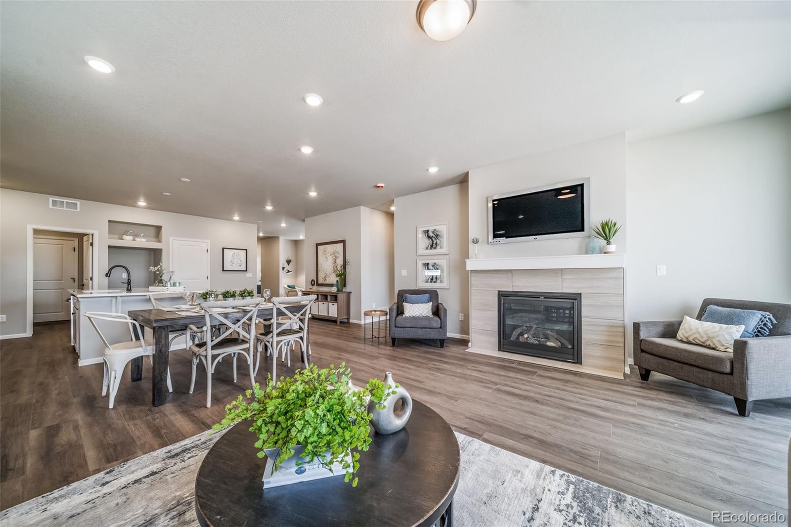 MLS Image #12 for 22204 e 49th place,aurora, Colorado