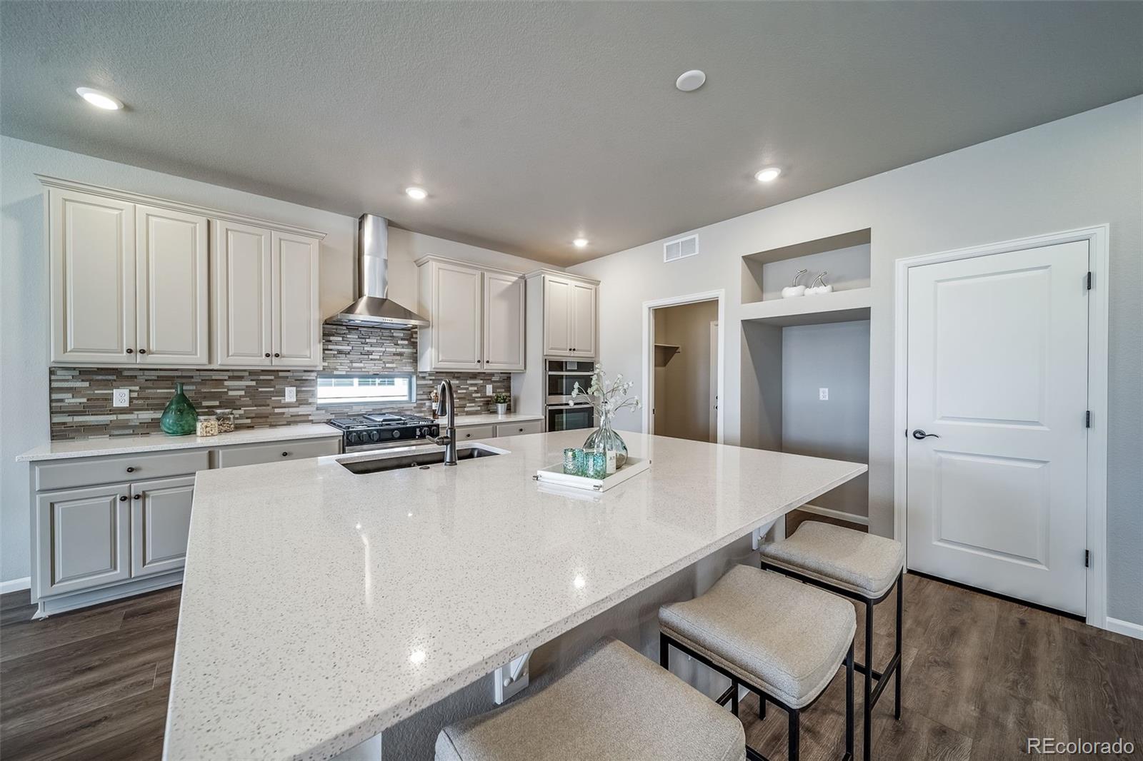MLS Image #4 for 22204 e 49th place,aurora, Colorado