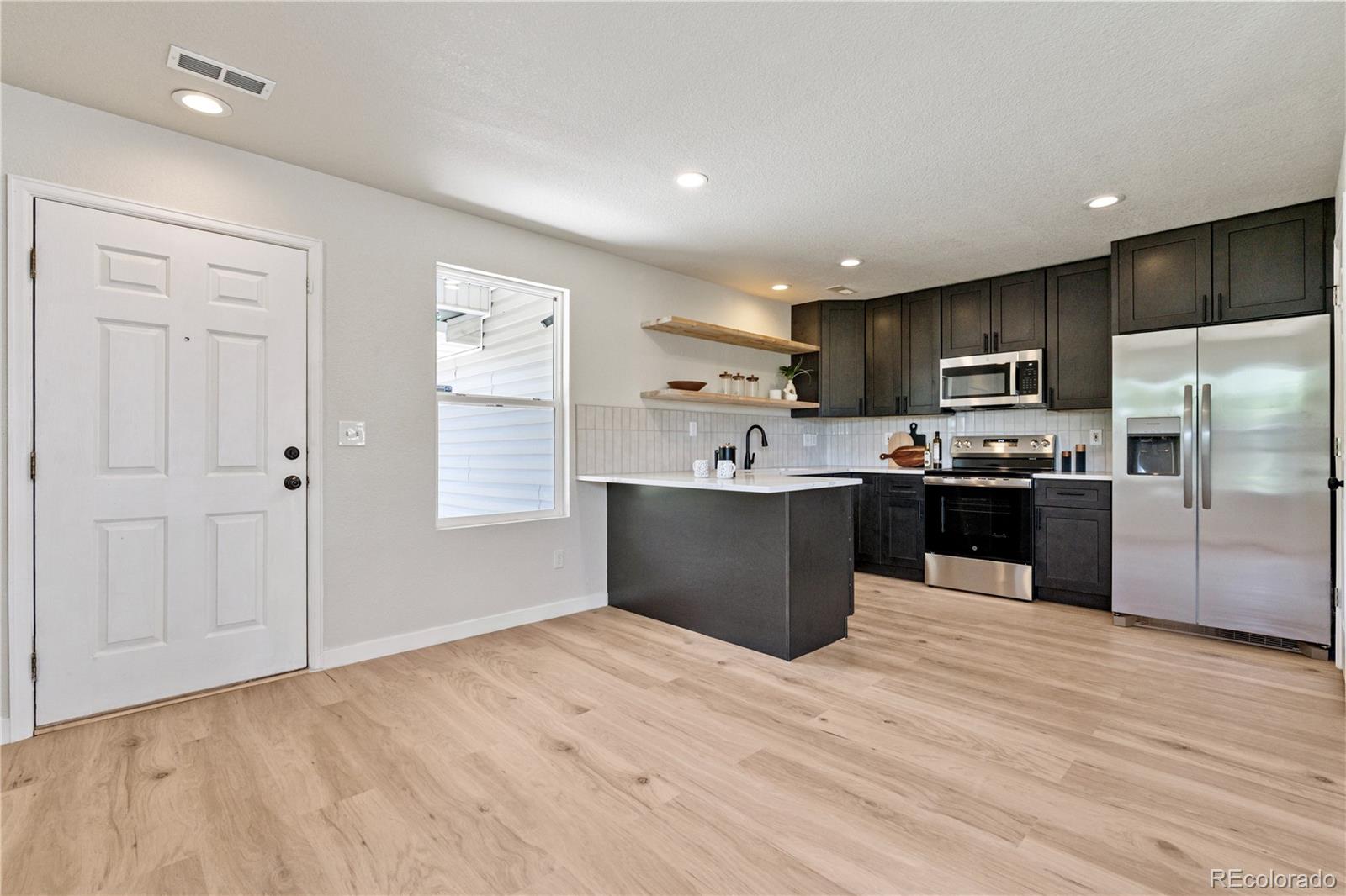 MLS Image #3 for 7810 s kittredge circle,englewood, Colorado