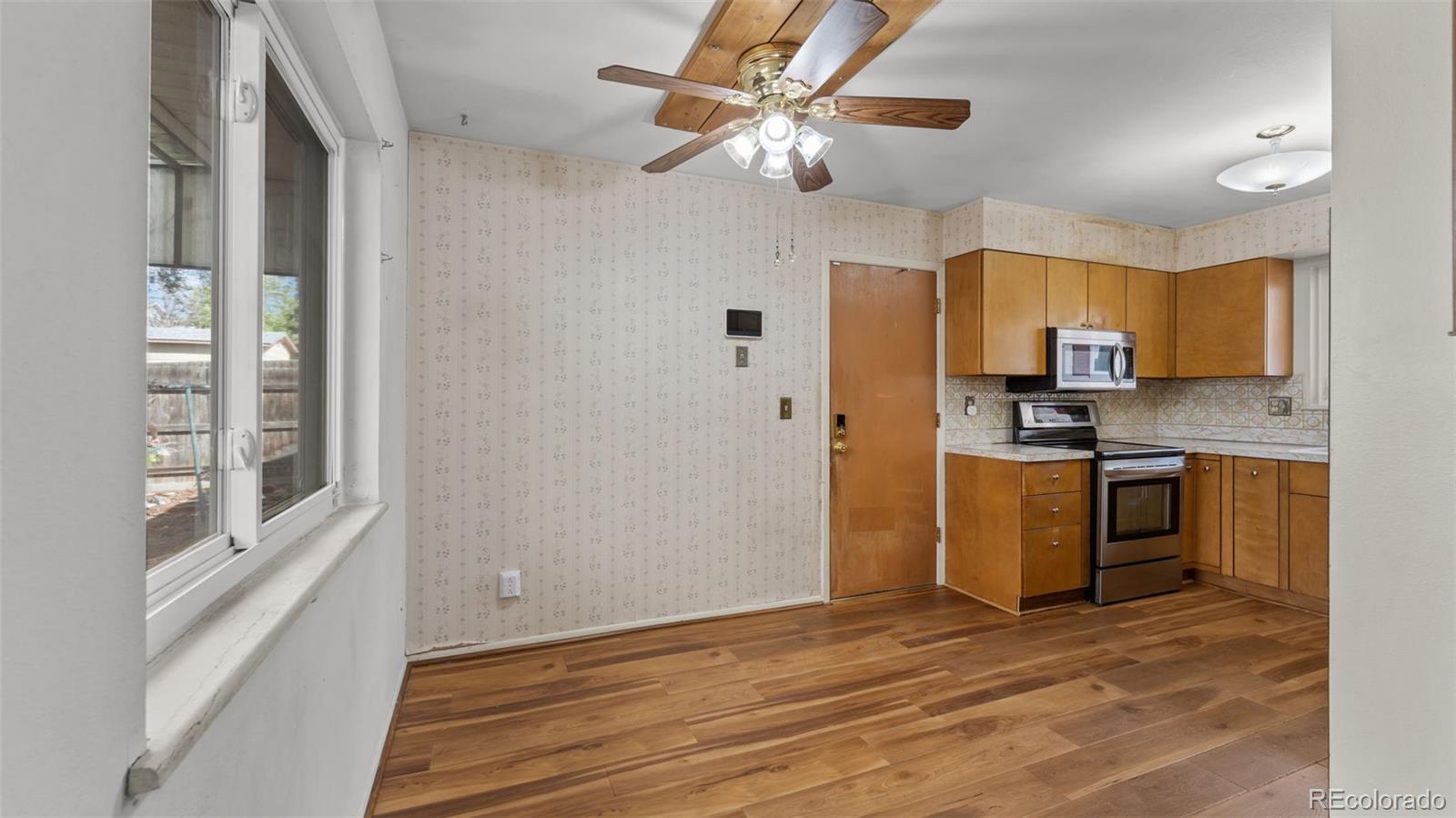 MLS Image #5 for 2204  warwick lane,colorado springs, Colorado