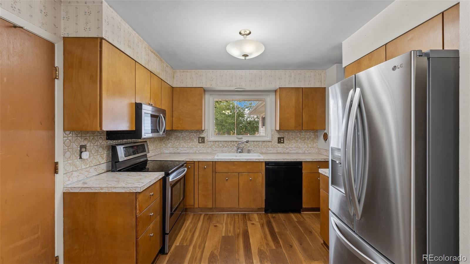 MLS Image #6 for 2204  warwick lane,colorado springs, Colorado