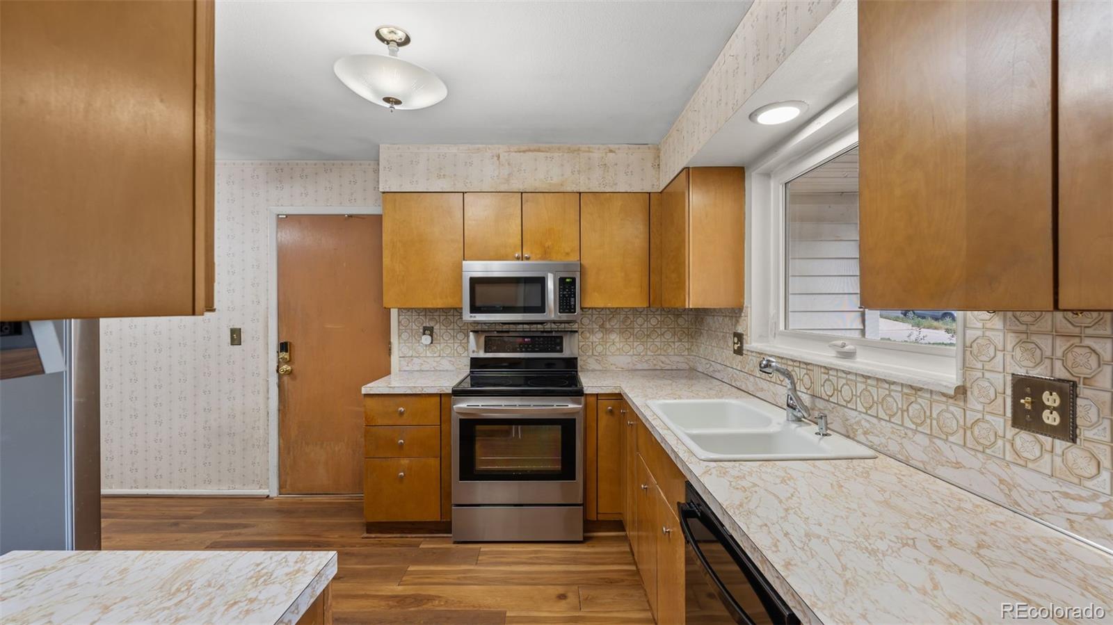 MLS Image #9 for 2204  warwick lane,colorado springs, Colorado