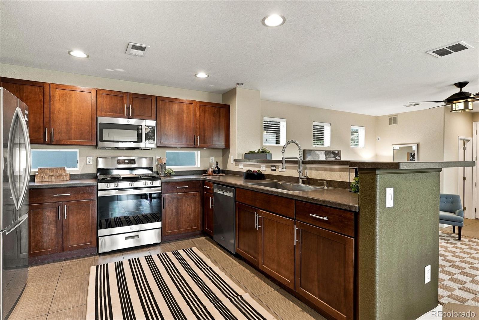 MLS Image #10 for 2507  central park boulevard,denver, Colorado