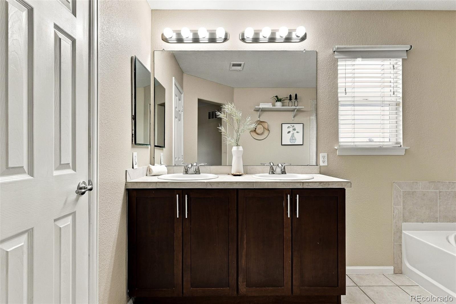 MLS Image #14 for 2507  central park boulevard,denver, Colorado