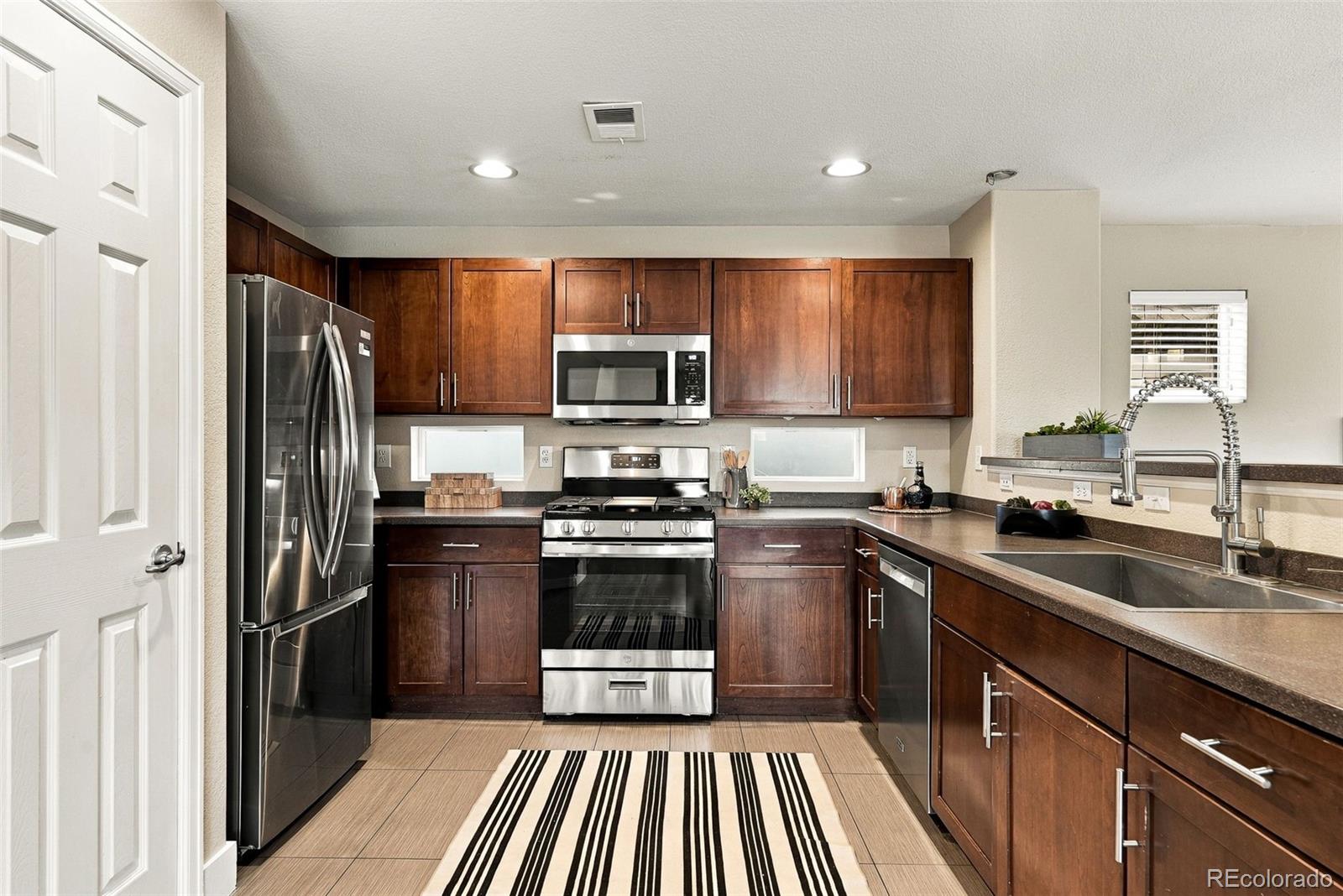 MLS Image #9 for 2507  central park boulevard,denver, Colorado
