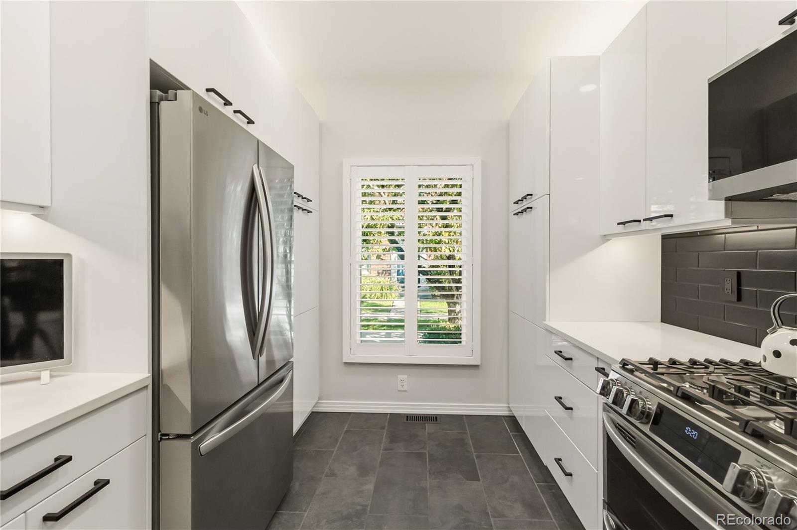 MLS Image #11 for 916  ivanhoe street,denver, Colorado