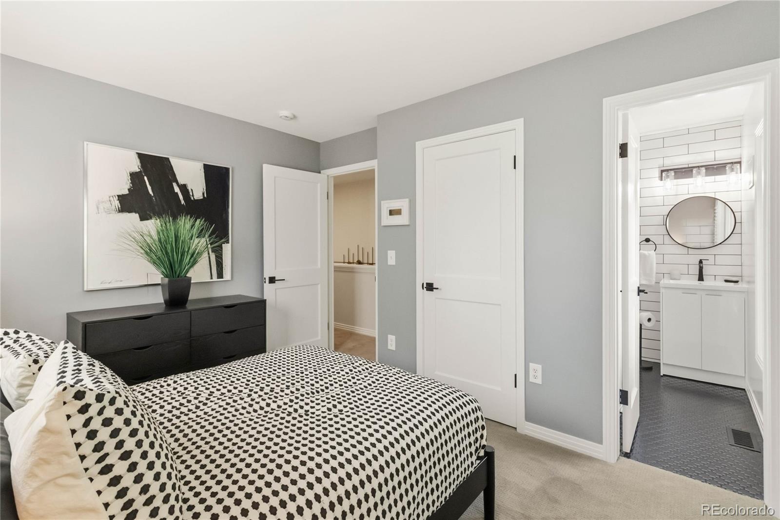 MLS Image #27 for 916  ivanhoe street,denver, Colorado