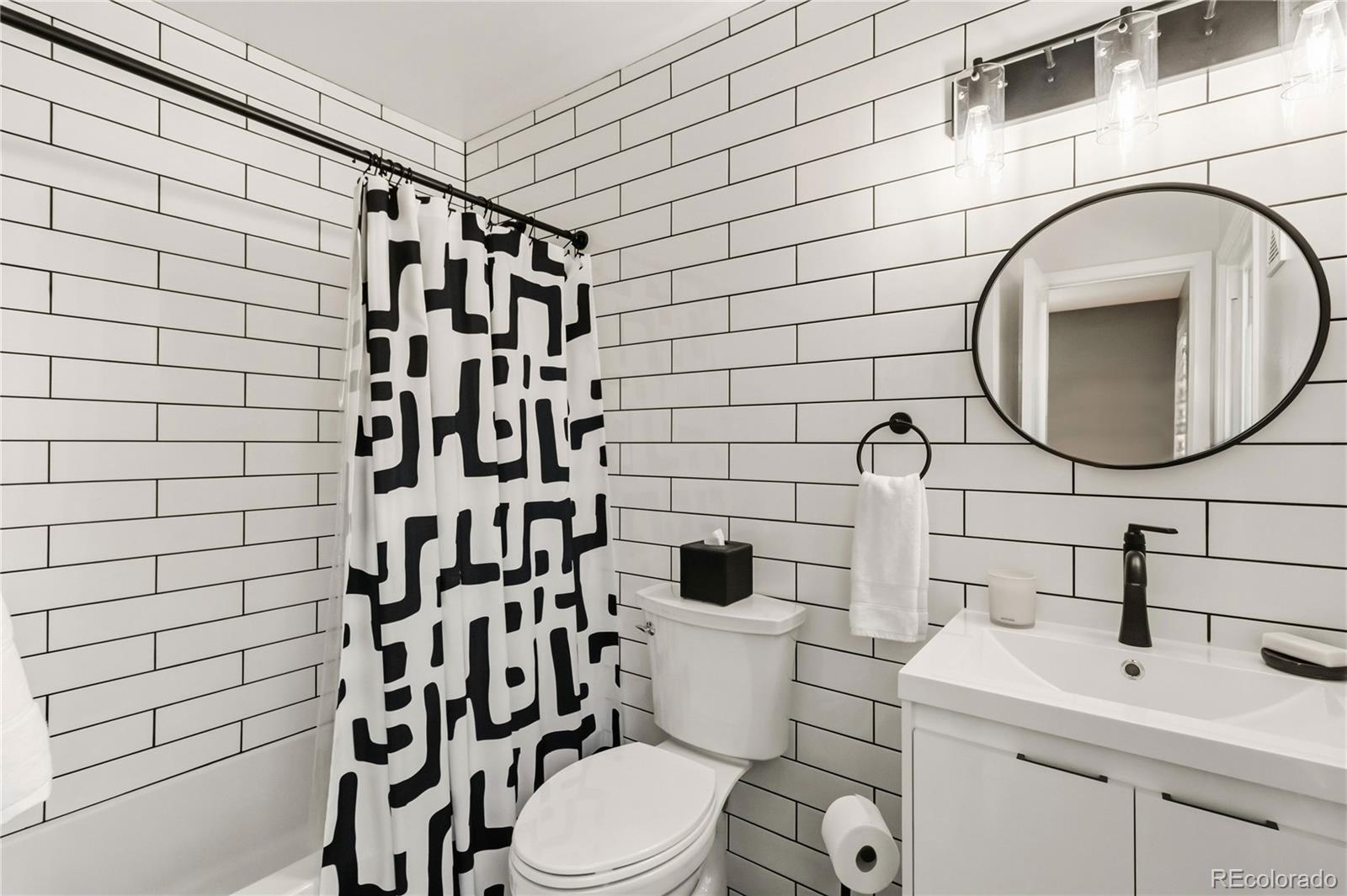 MLS Image #28 for 916  ivanhoe street,denver, Colorado