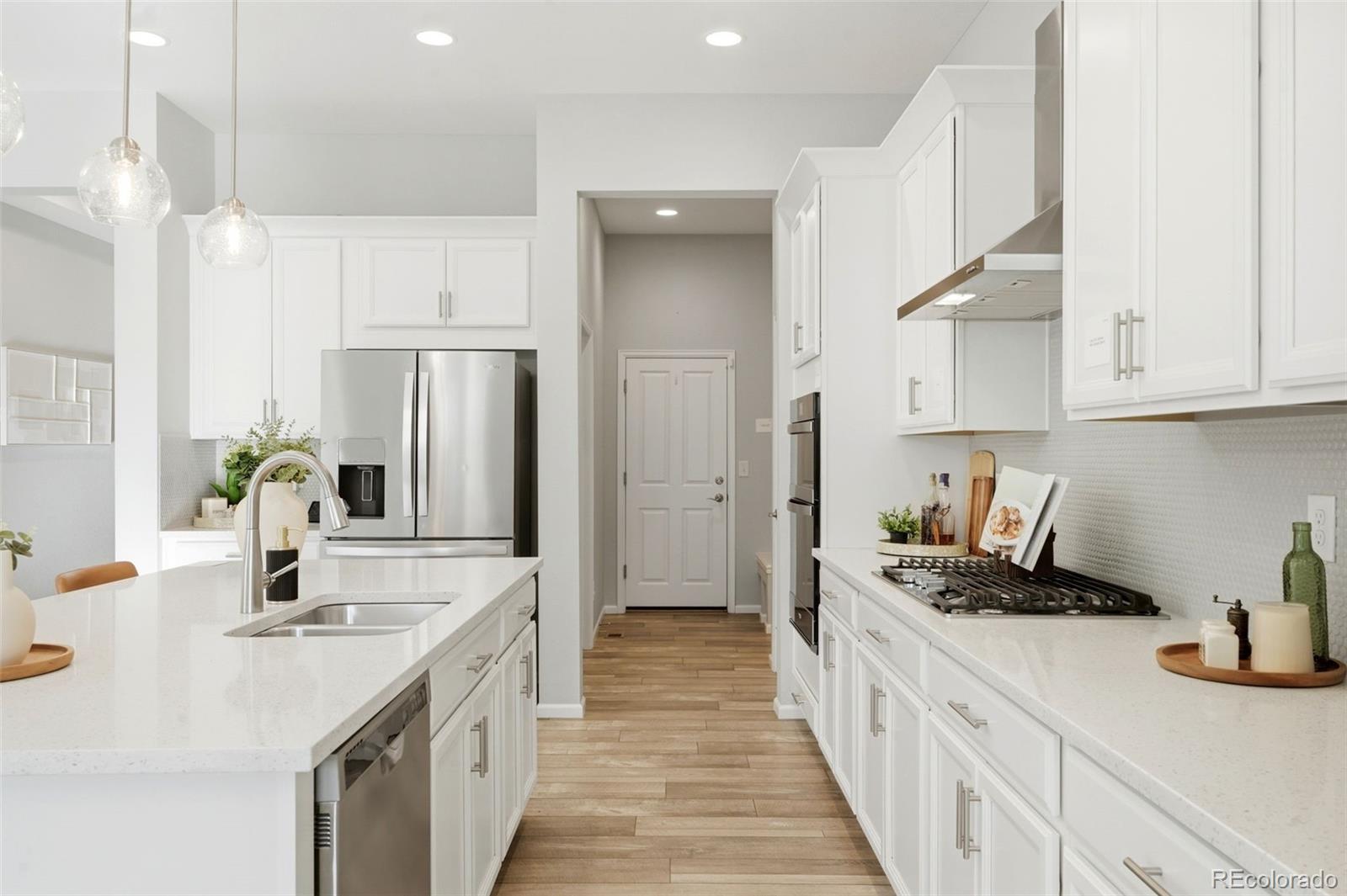 MLS Image #4 for 6807 s riverwood way,aurora, Colorado
