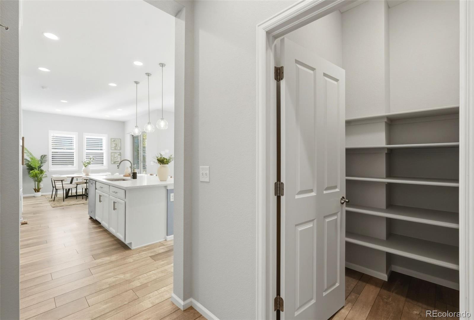 MLS Image #6 for 6807 s riverwood way,aurora, Colorado