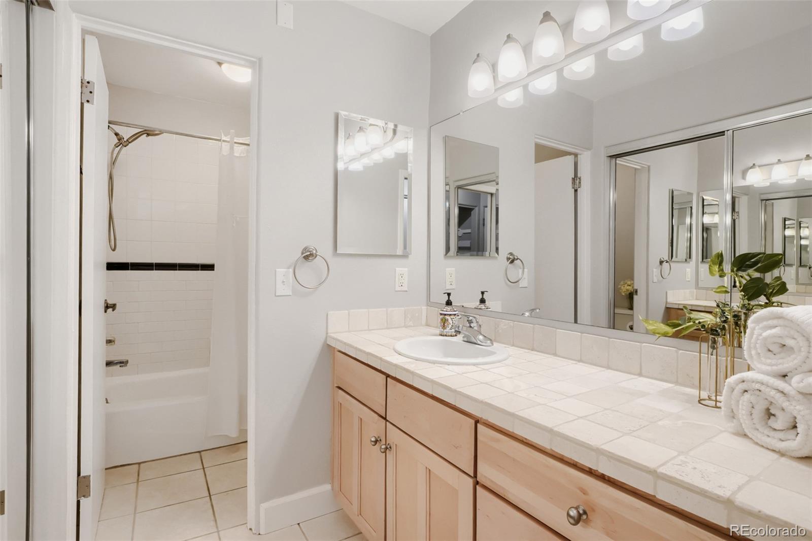 MLS Image #20 for 969 s pearl street,denver, Colorado