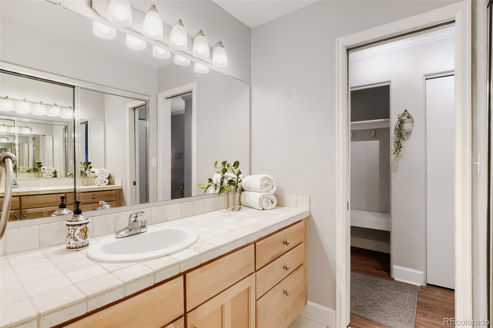 MLS Image #21 for 969 s pearl street,denver, Colorado