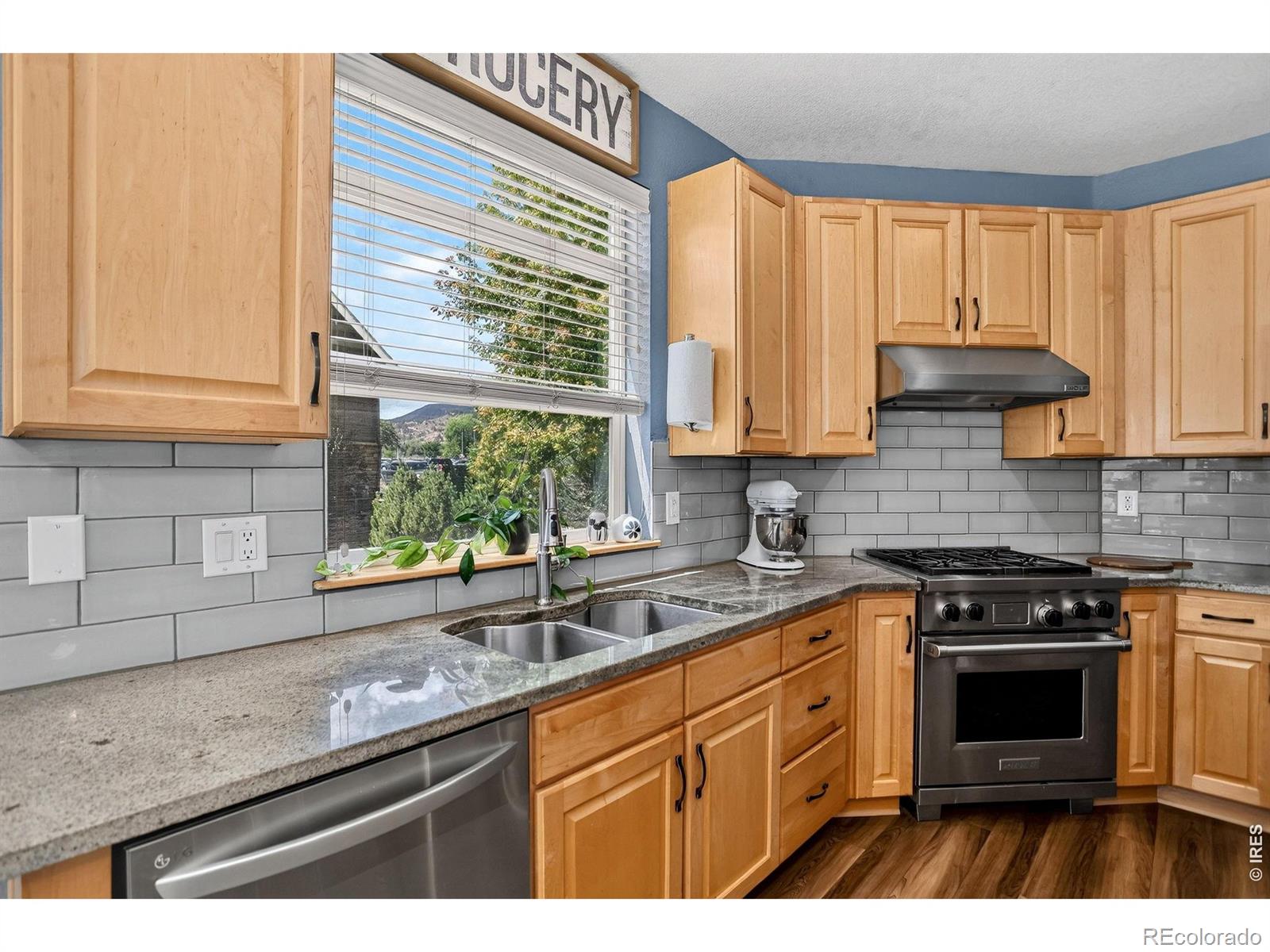 MLS Image #12 for 103  bohn court,lyons, Colorado