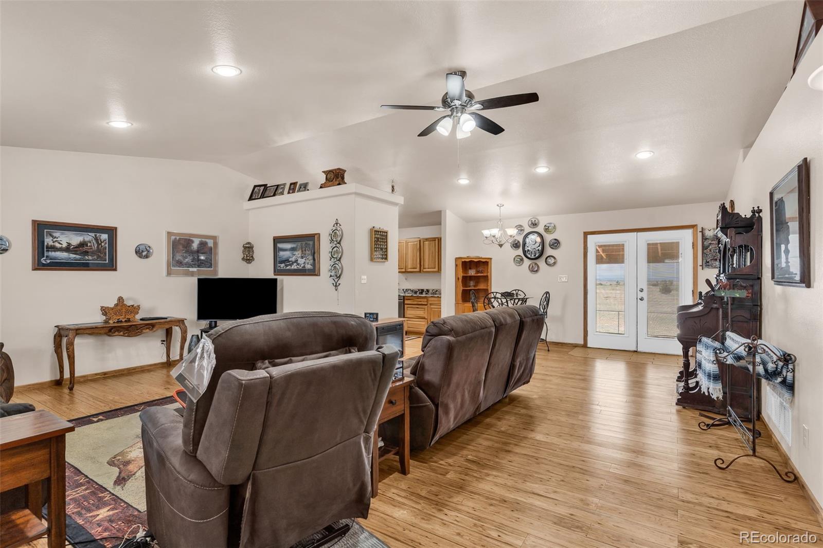 MLS Image #10 for 1407  top notch trail,penrose, Colorado