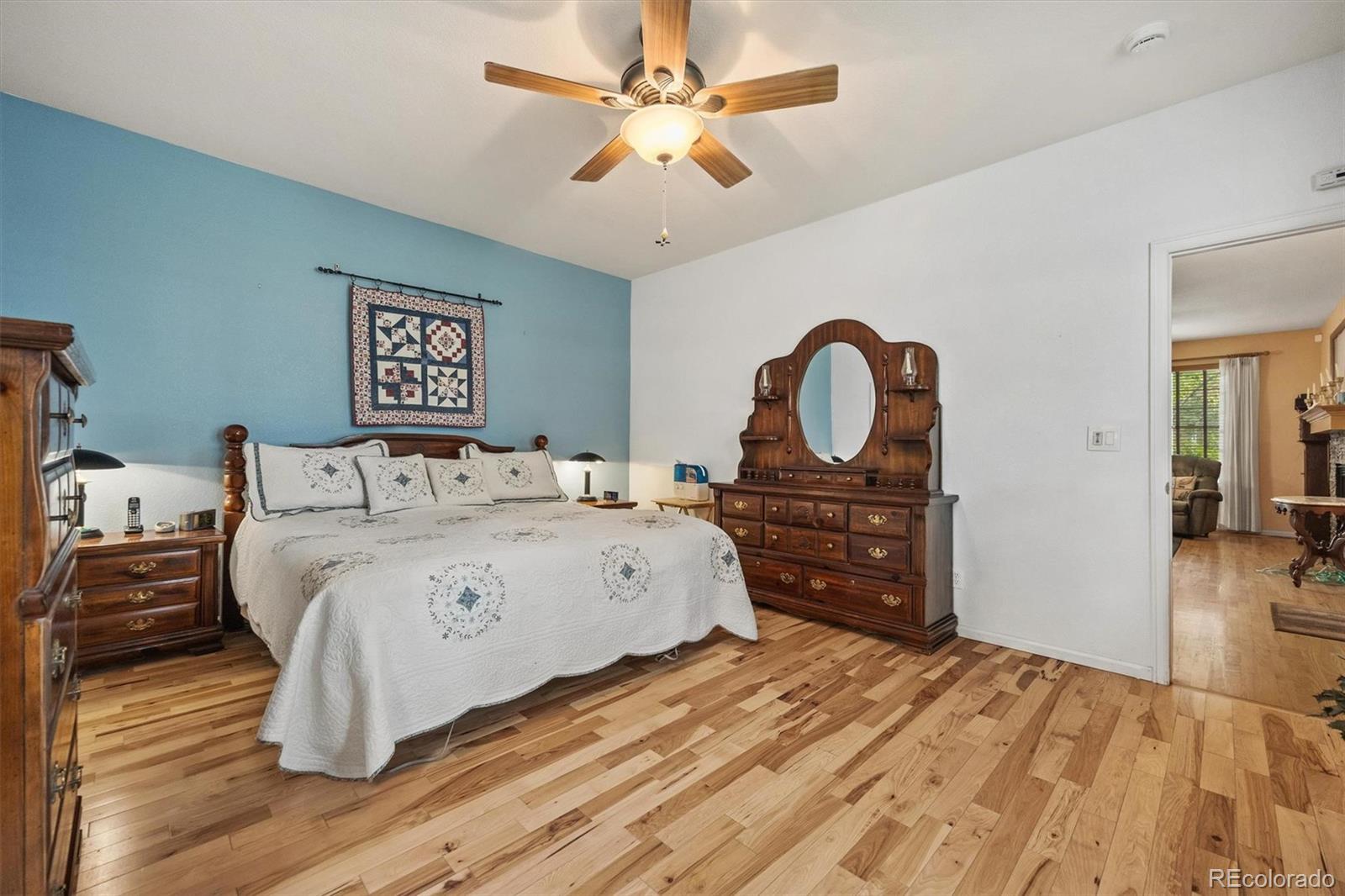 MLS Image #16 for 927 s evanston circle,aurora, Colorado