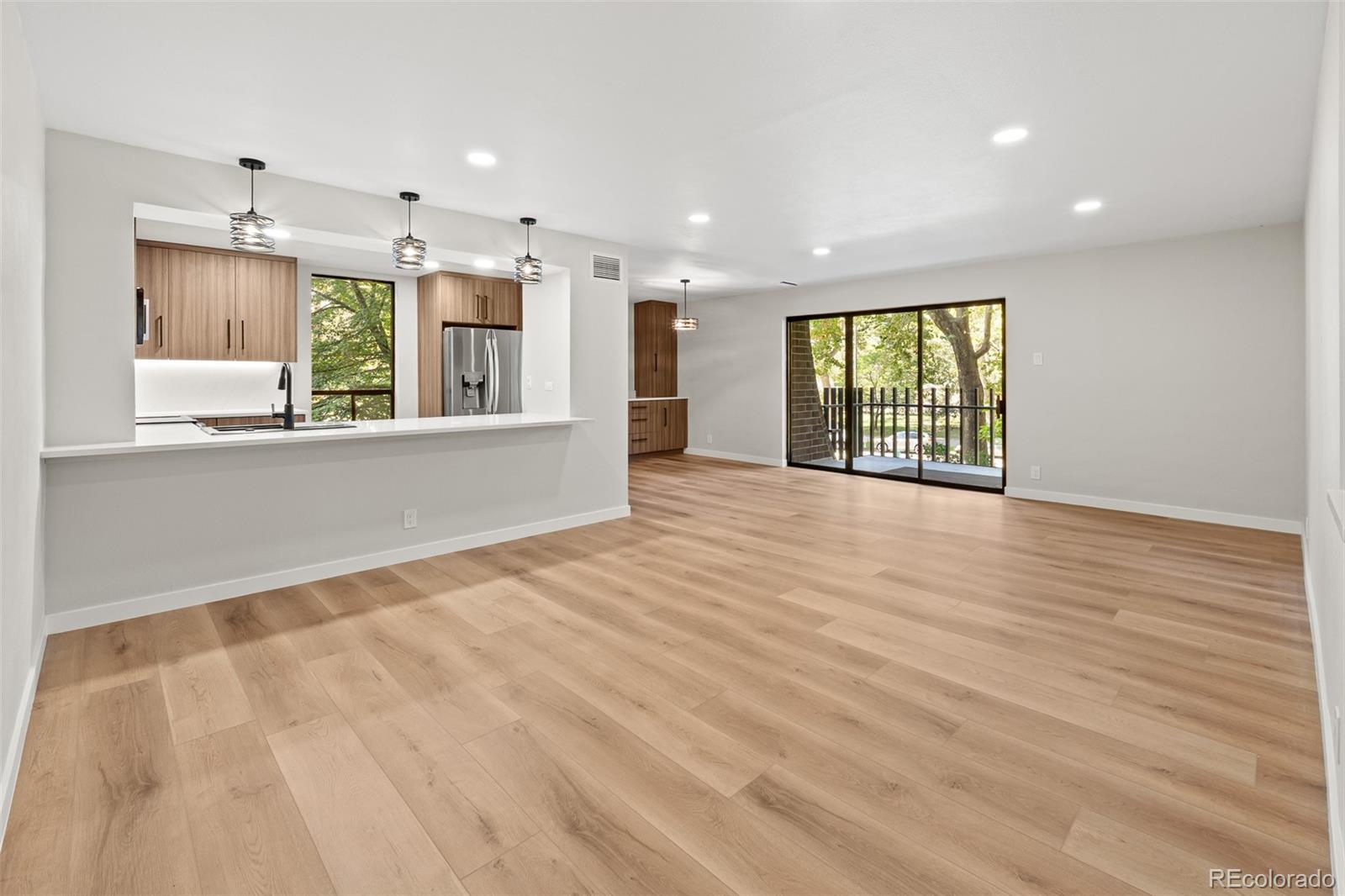 MLS Image #6 for 460 s marion parkway 254,denver, Colorado