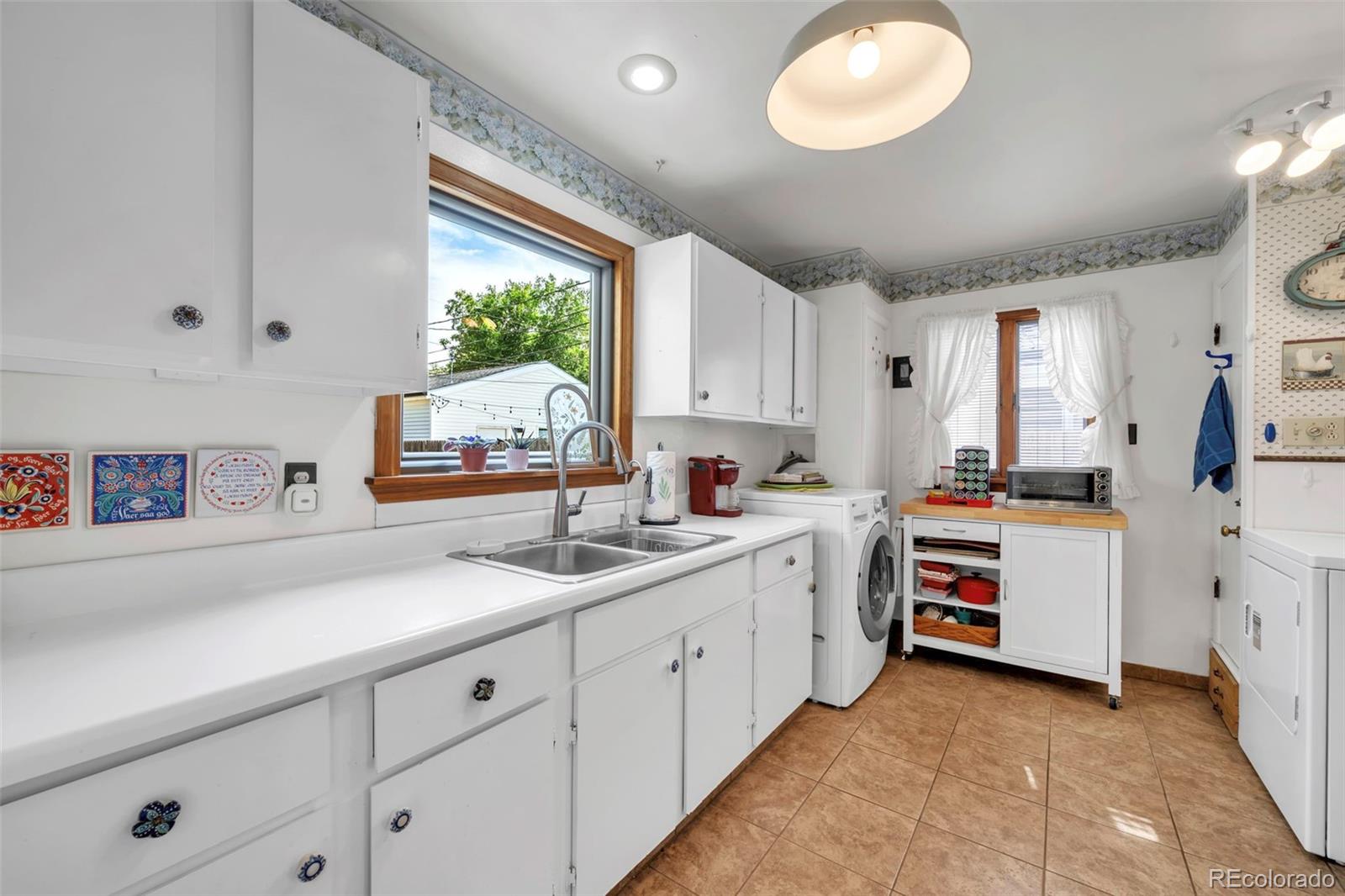 MLS Image #11 for 1550 s ash street,denver, Colorado