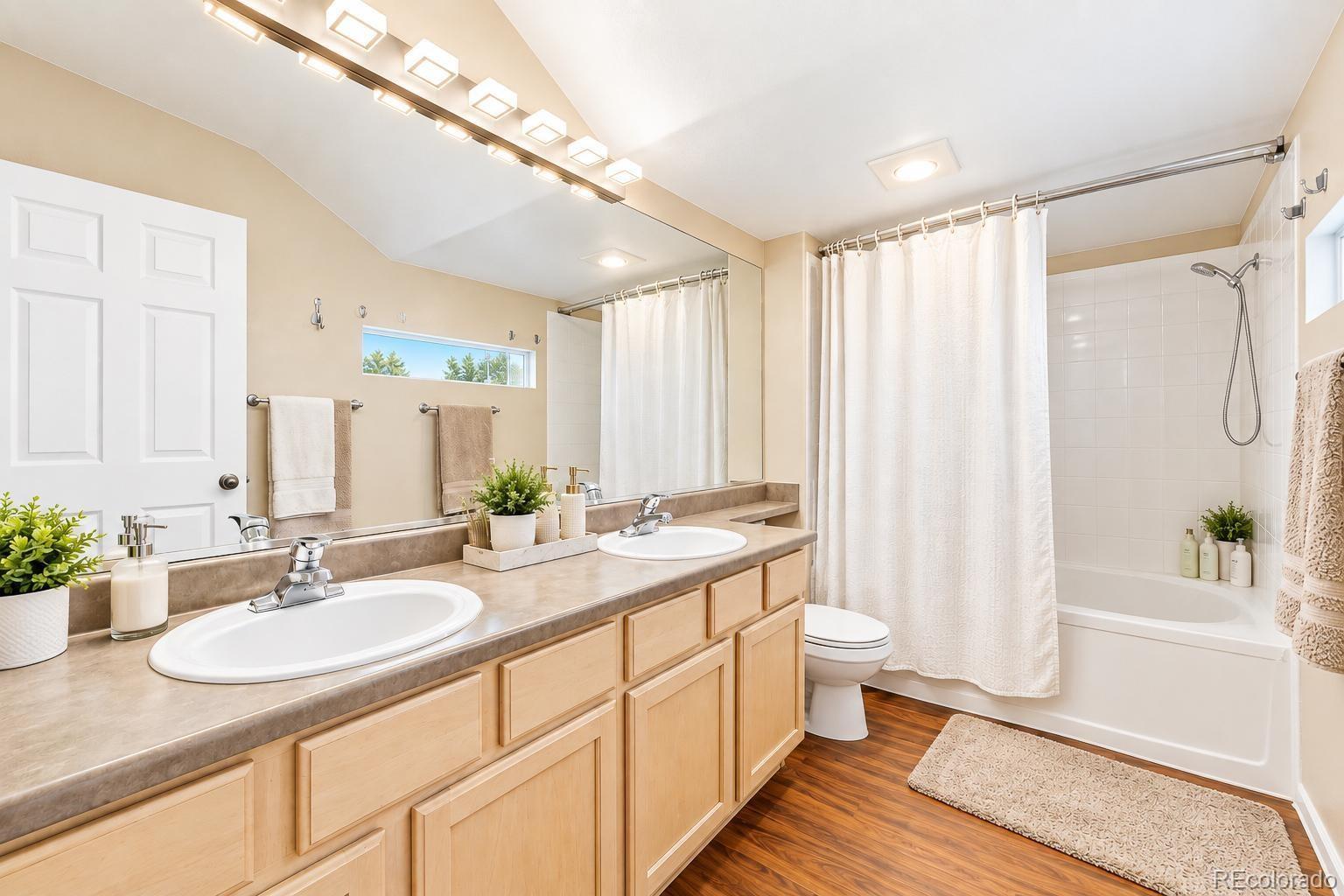 MLS Image #18 for 20473 e 40th place,denver, Colorado