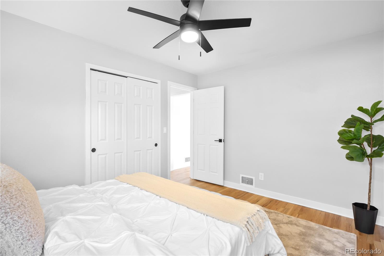 MLS Image #15 for 1392 s raleigh street,denver, Colorado