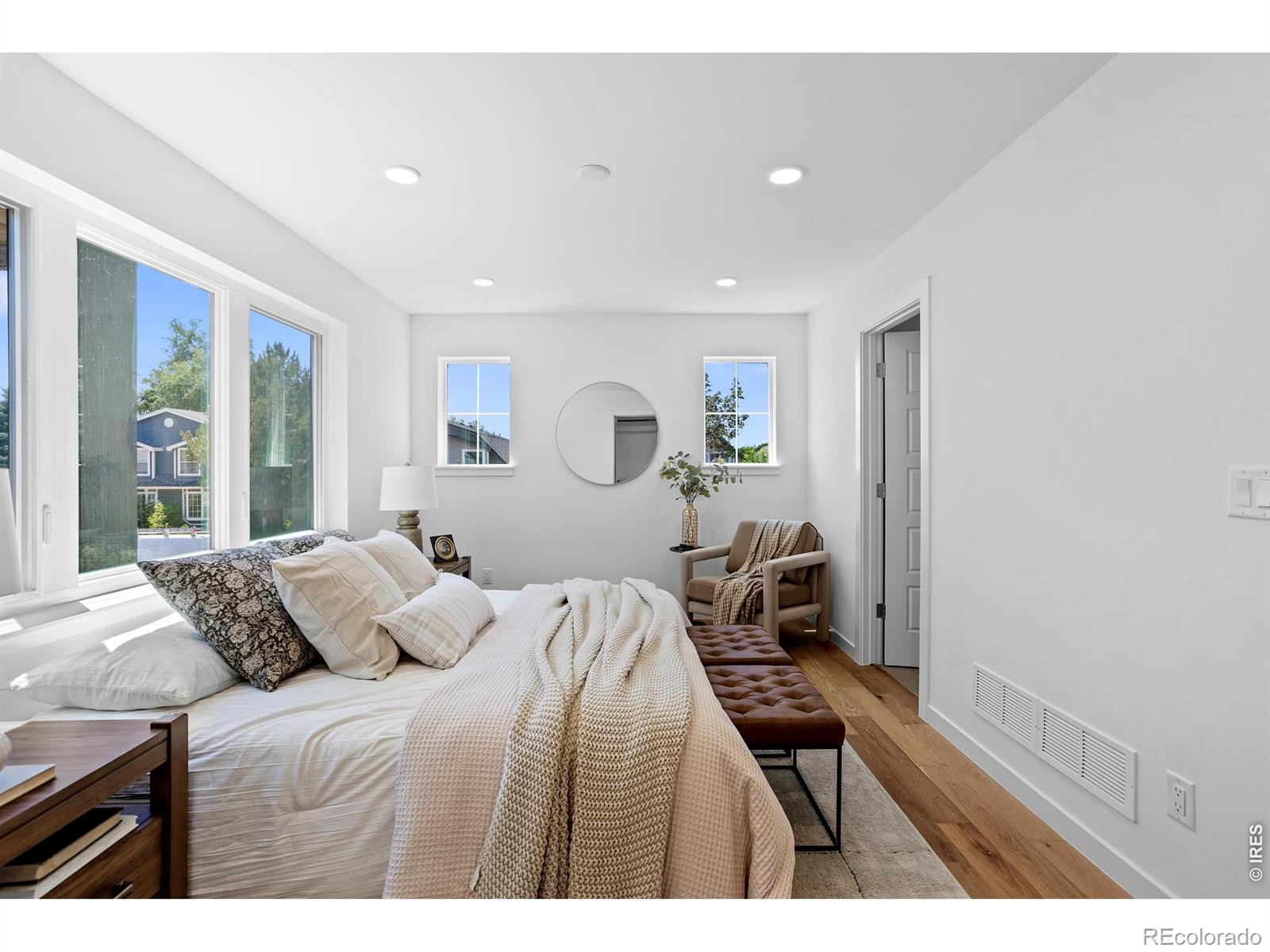 MLS Image #17 for 2160 s grant street,denver, Colorado
