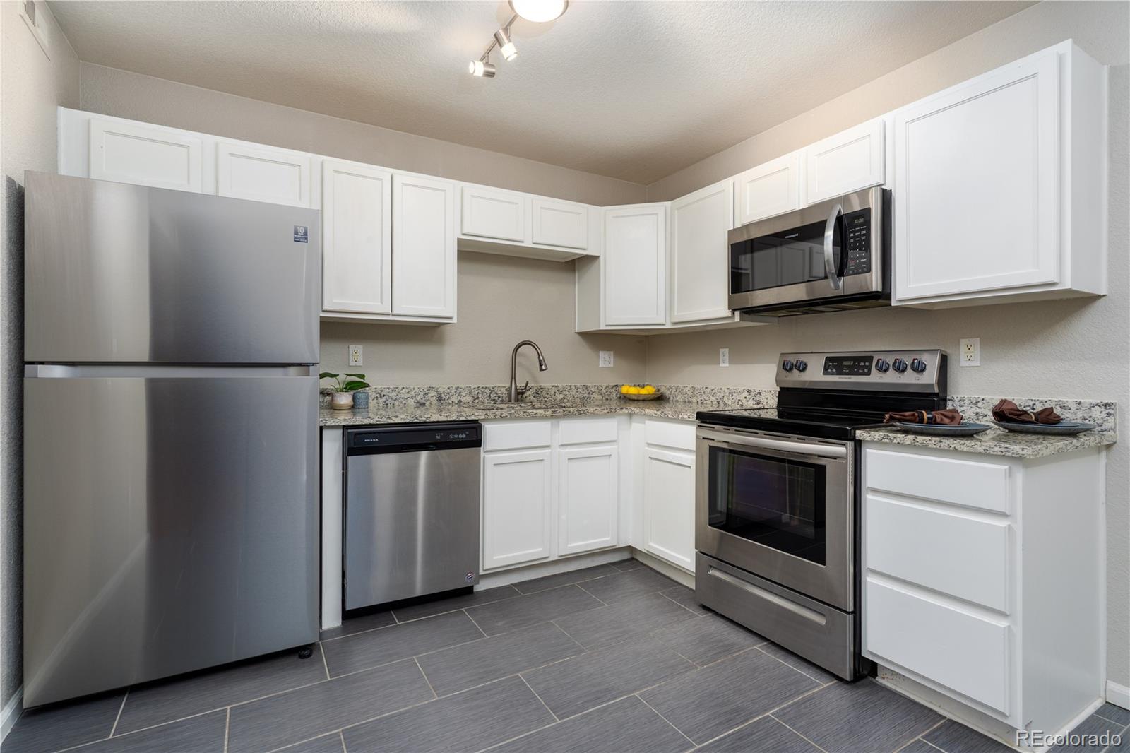MLS Image #2 for 960 s dawson way,aurora, Colorado