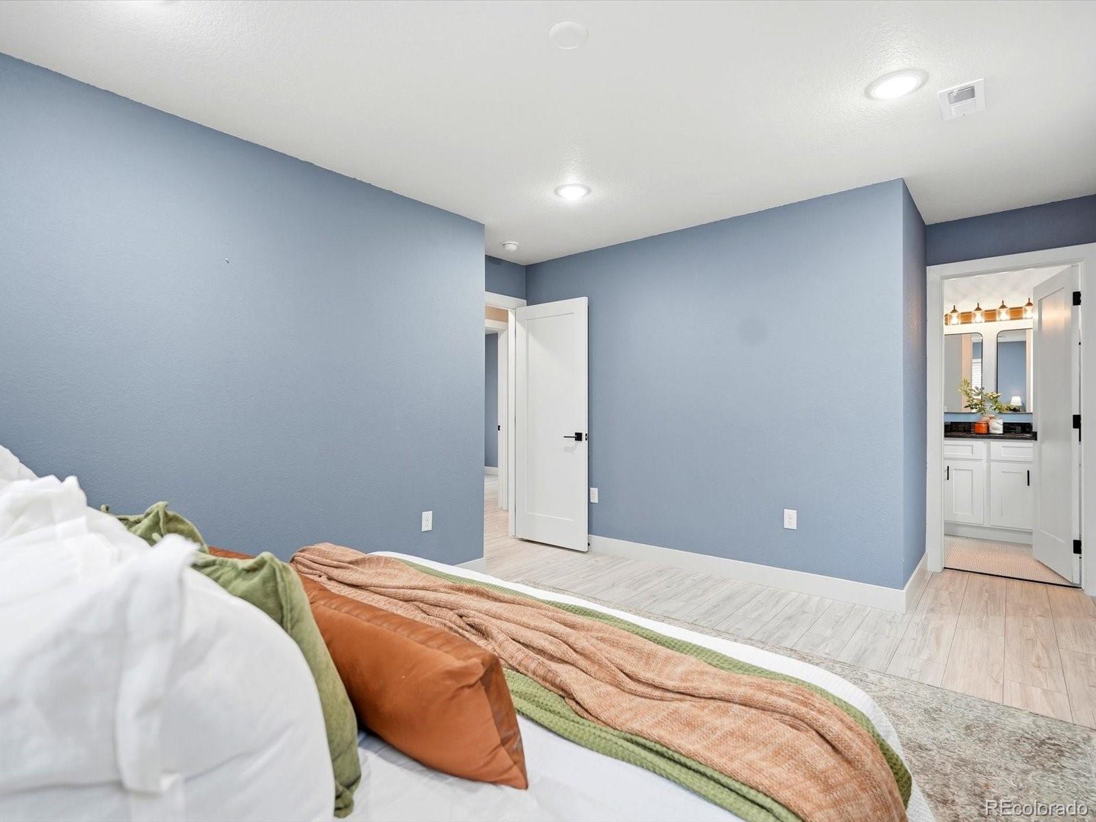 MLS Image #41 for 550 s raleigh street,denver, Colorado