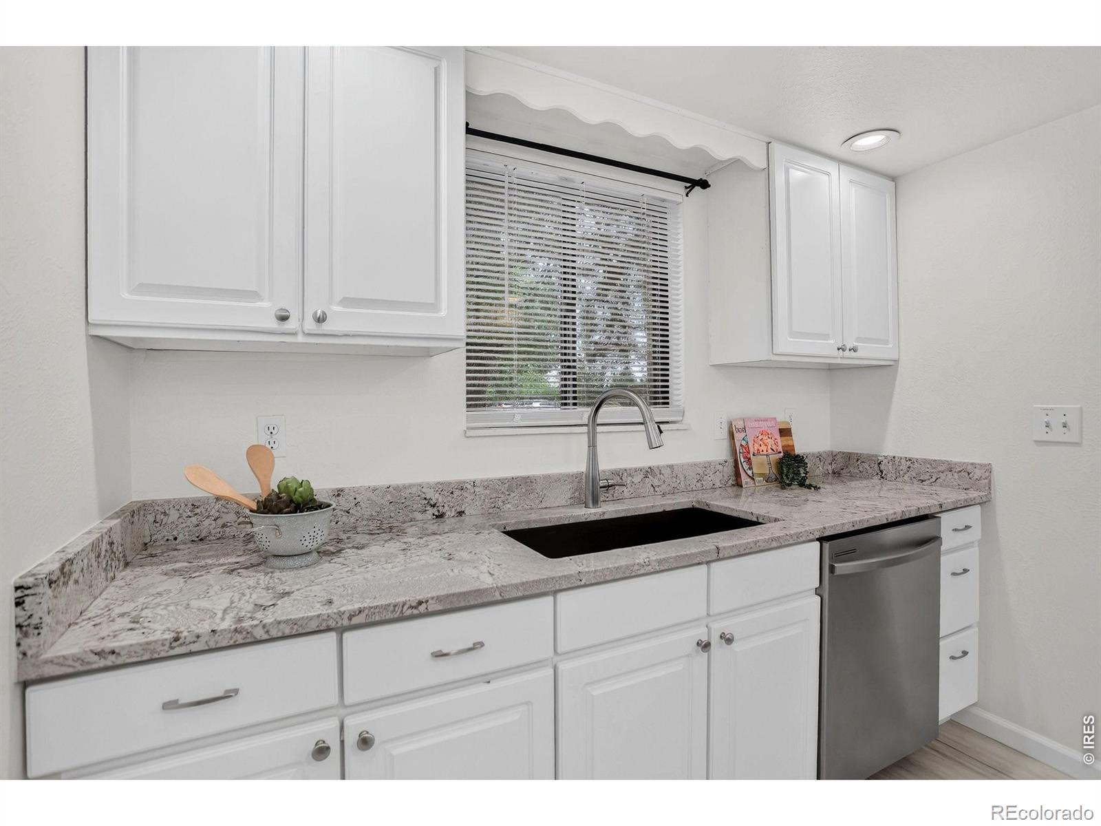 MLS Image #13 for 2996  shady hollow,boulder, Colorado