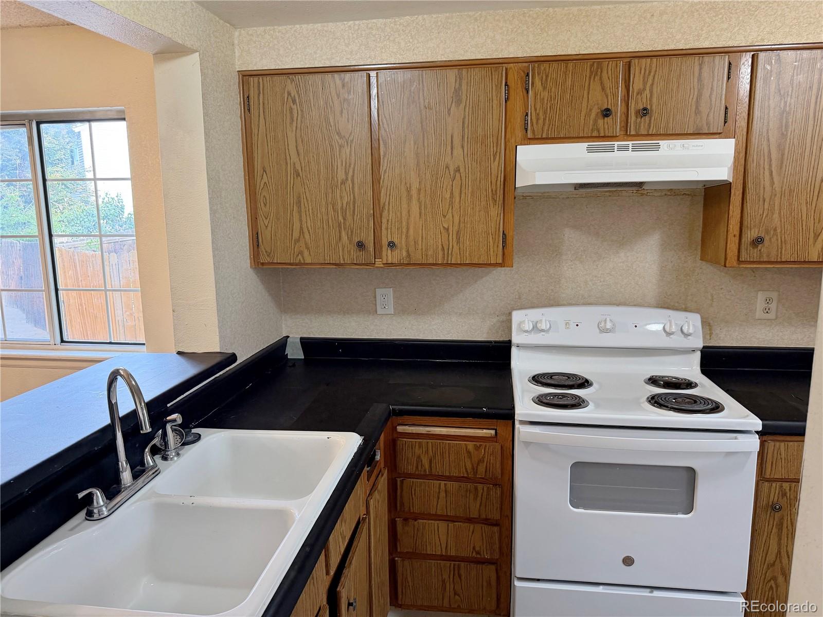 MLS Image #3 for 4126 s mobile circle,aurora, Colorado