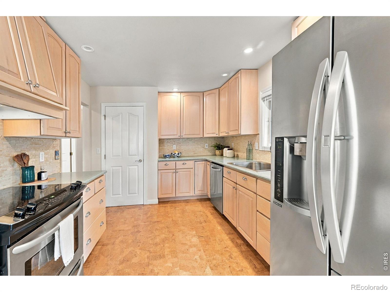 MLS Image #14 for 2933  lake park way,longmont, Colorado