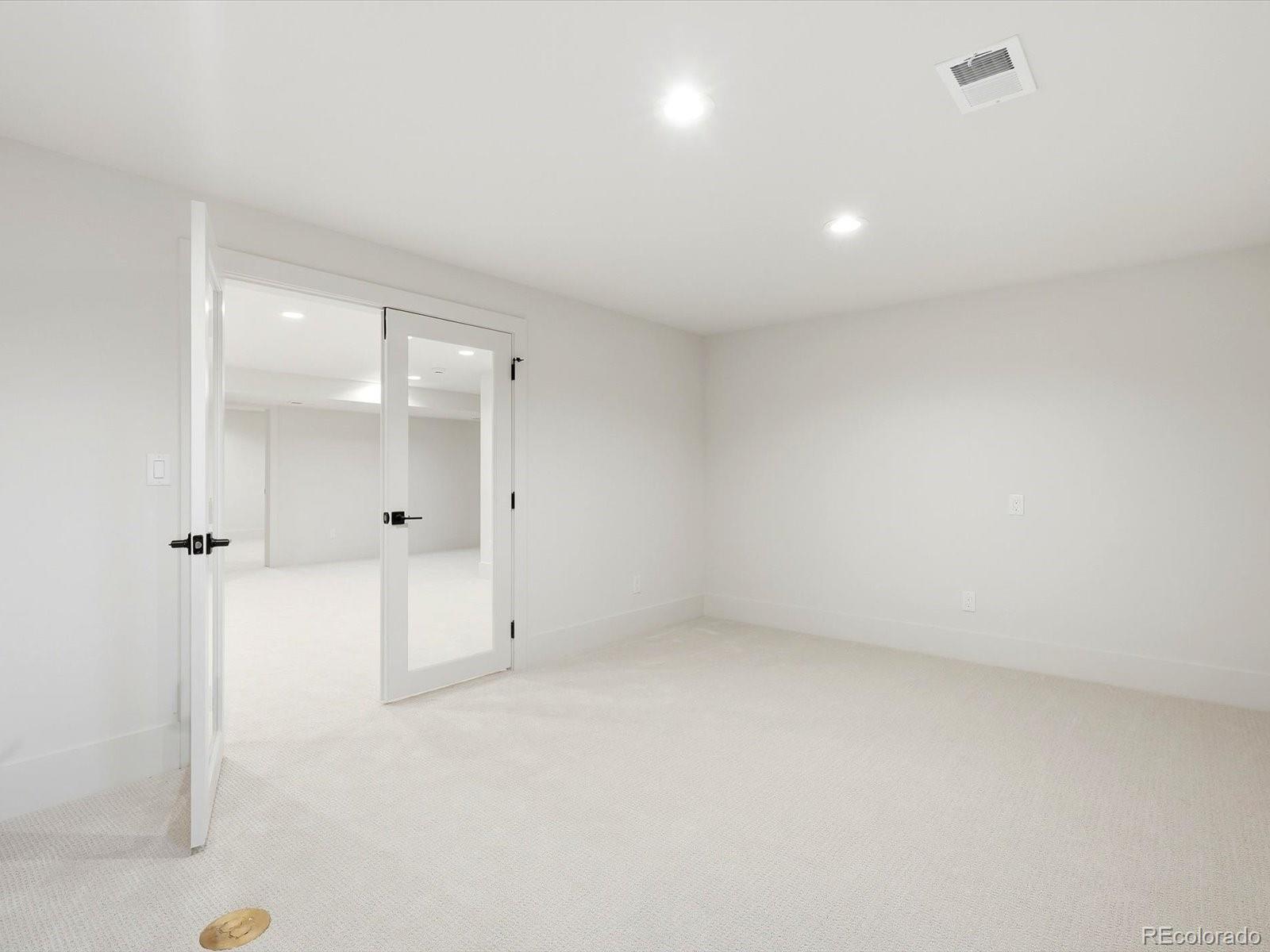 MLS Image #28 for 2800 s university boulevard,denver, Colorado