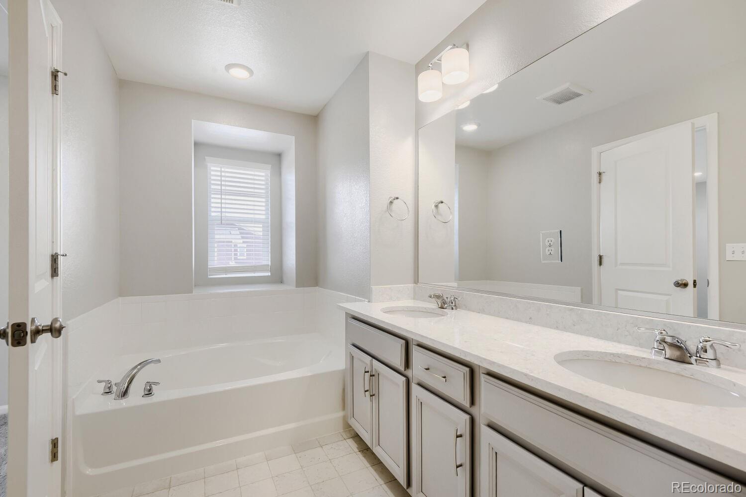 MLS Image #11 for 6302 n fulton street,denver, Colorado