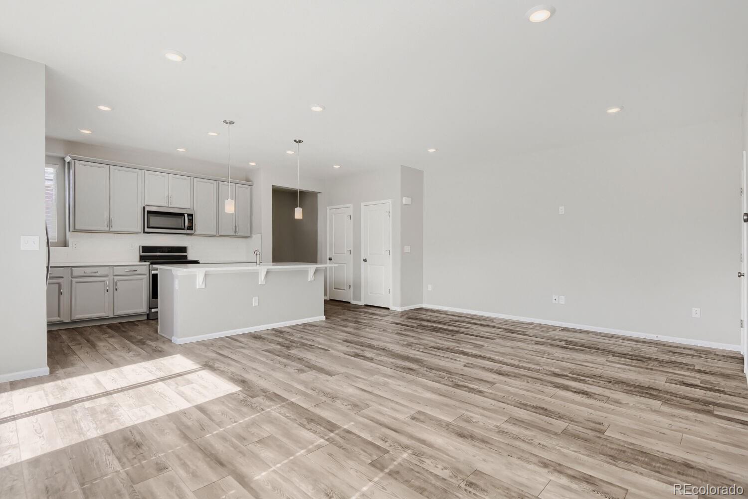 MLS Image #3 for 6302 n fulton street,denver, Colorado