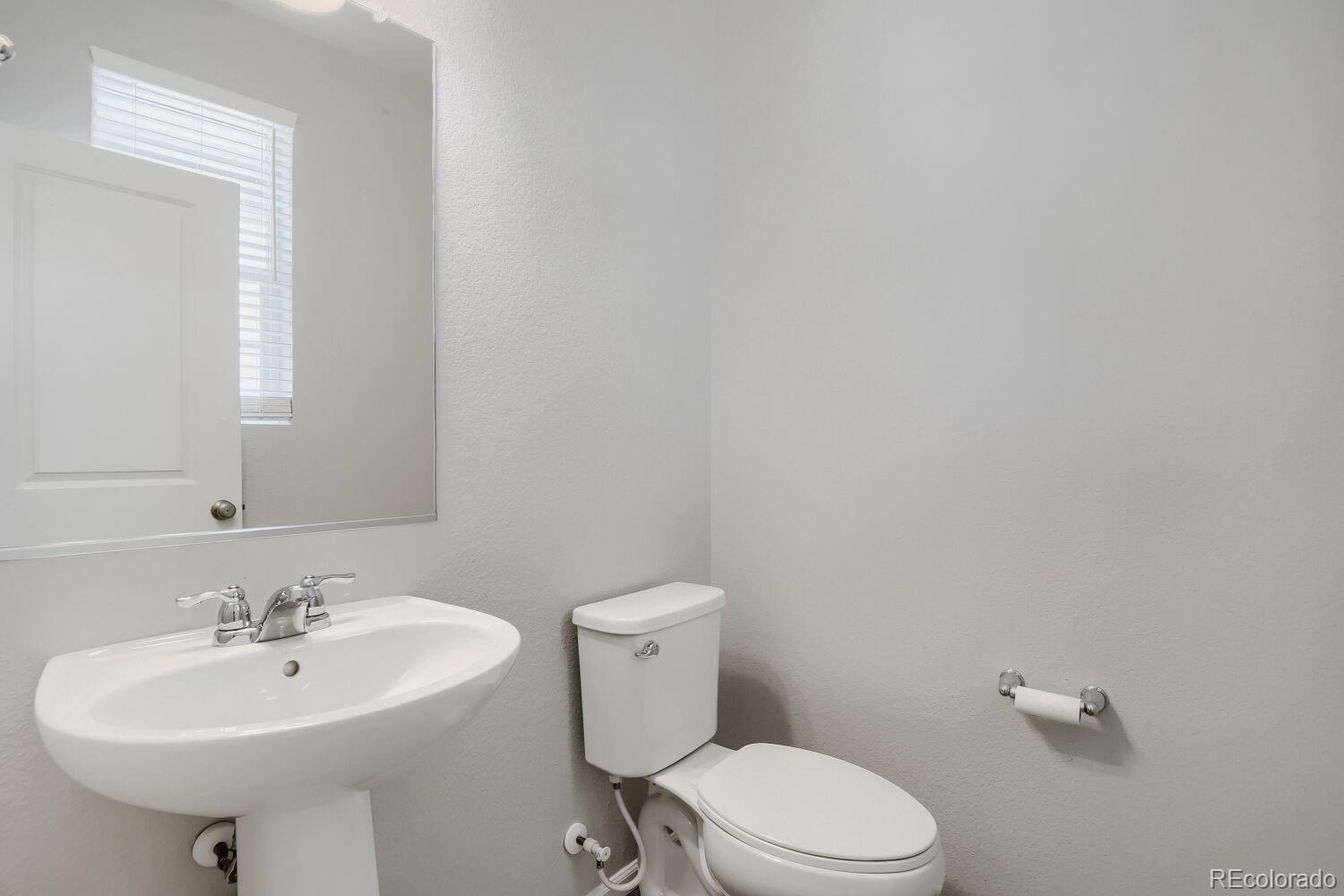 MLS Image #8 for 6302 n fulton street,denver, Colorado
