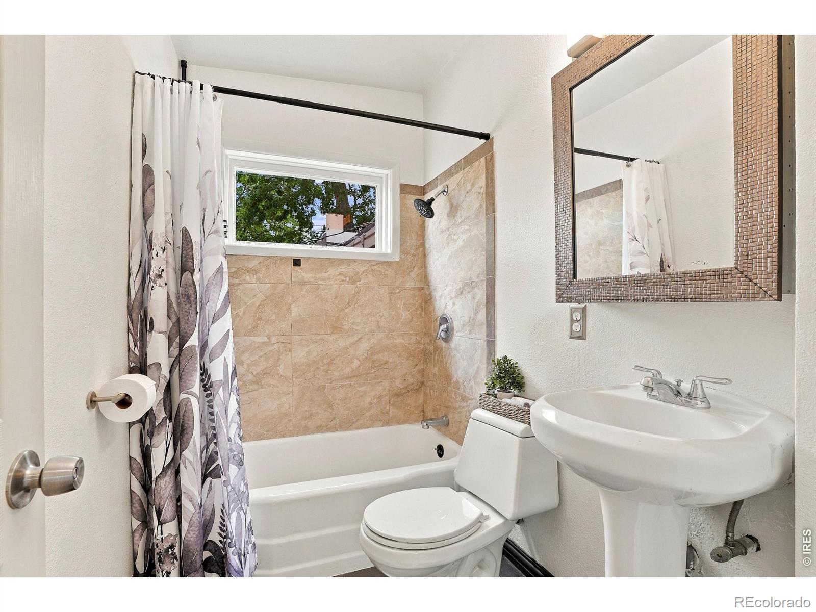 MLS Image #15 for 1654 s perry street,denver, Colorado