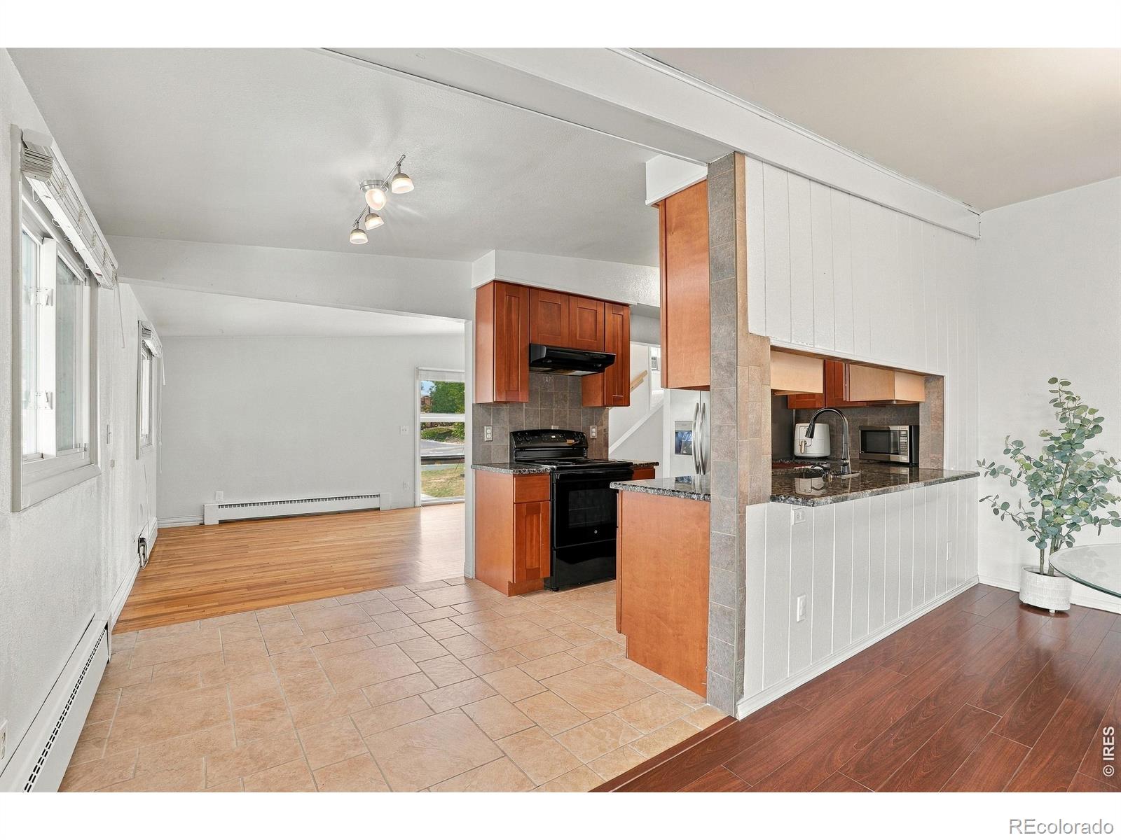 MLS Image #6 for 1654 s perry street,denver, Colorado