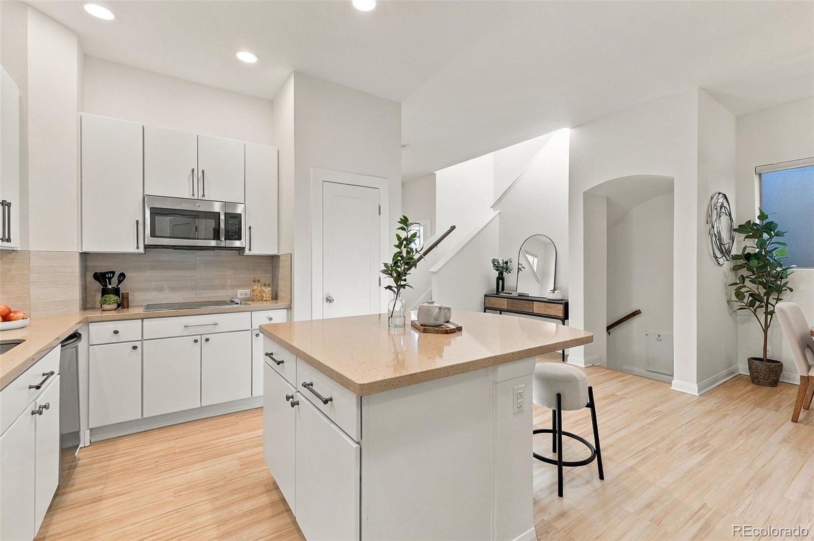MLS Image #6 for 6737  alan drive,denver, Colorado