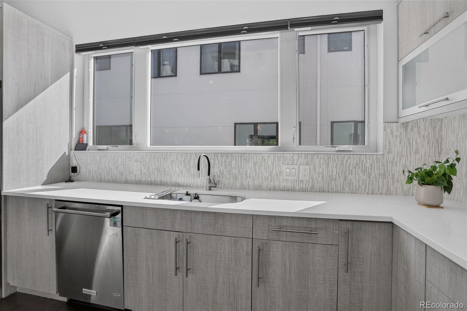 MLS Image #6 for 1312 e 22nd avenue,denver, Colorado