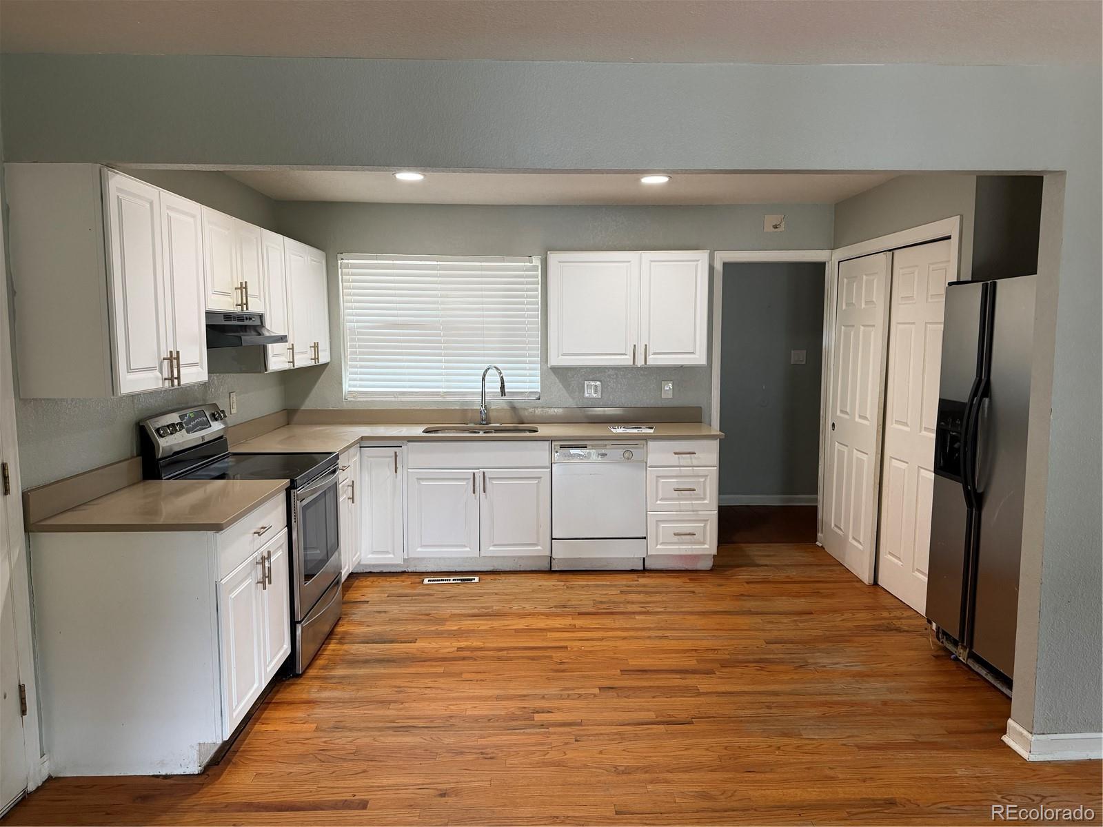 MLS Image #3 for 281  lansing street,aurora, Colorado